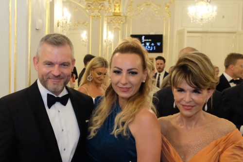 Slovenka roka fotenie Reduta